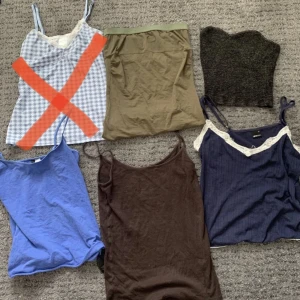Toppar och linnen - Massa jättefina toppar! Alla mellan xs-m och alla har olika priser❤️ Om du undrar över någon (pris, storlek, skick) så kan du skriva i dm!💞