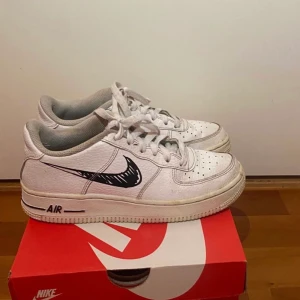 Nike skor - Jättefina Nix Nike Air Max Com skor skor i storlek 36!❤️Perfekta för sommaren!😊 Skriv privat för mer bilder! Nypris 729kr