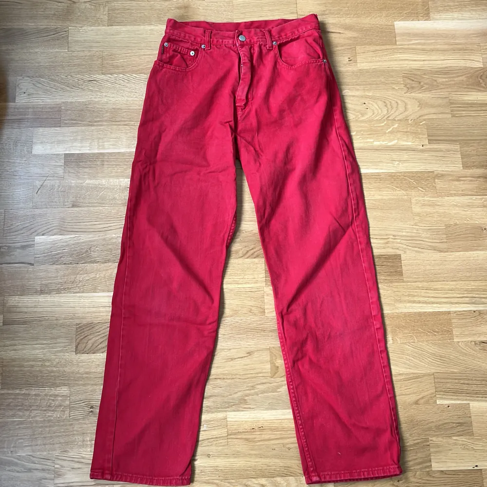 Röda byxor . Jeans & Byxor.