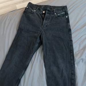 Svarta sweet skateborads jeans bra skick köpt på junkyard 
