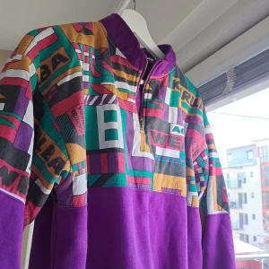 sweatshirt i 80talsstuk - assnygg tjocktröja med mjuk insida!