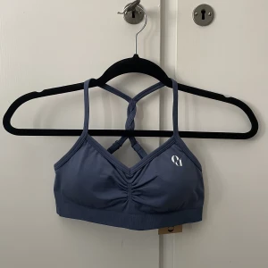 OWNU sport-BH - Helt oanvänd, prislapp samt förpackning kvar. Säljer då den var för liten för mig. Storlek M.  Frakt tillkommer 💞