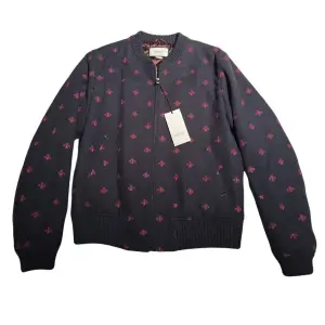 Gucci WoolTeddy Jacket Size:50/L Condition:9/10 New With Tag Retail:25.000kr Dm för mer info och bilder 