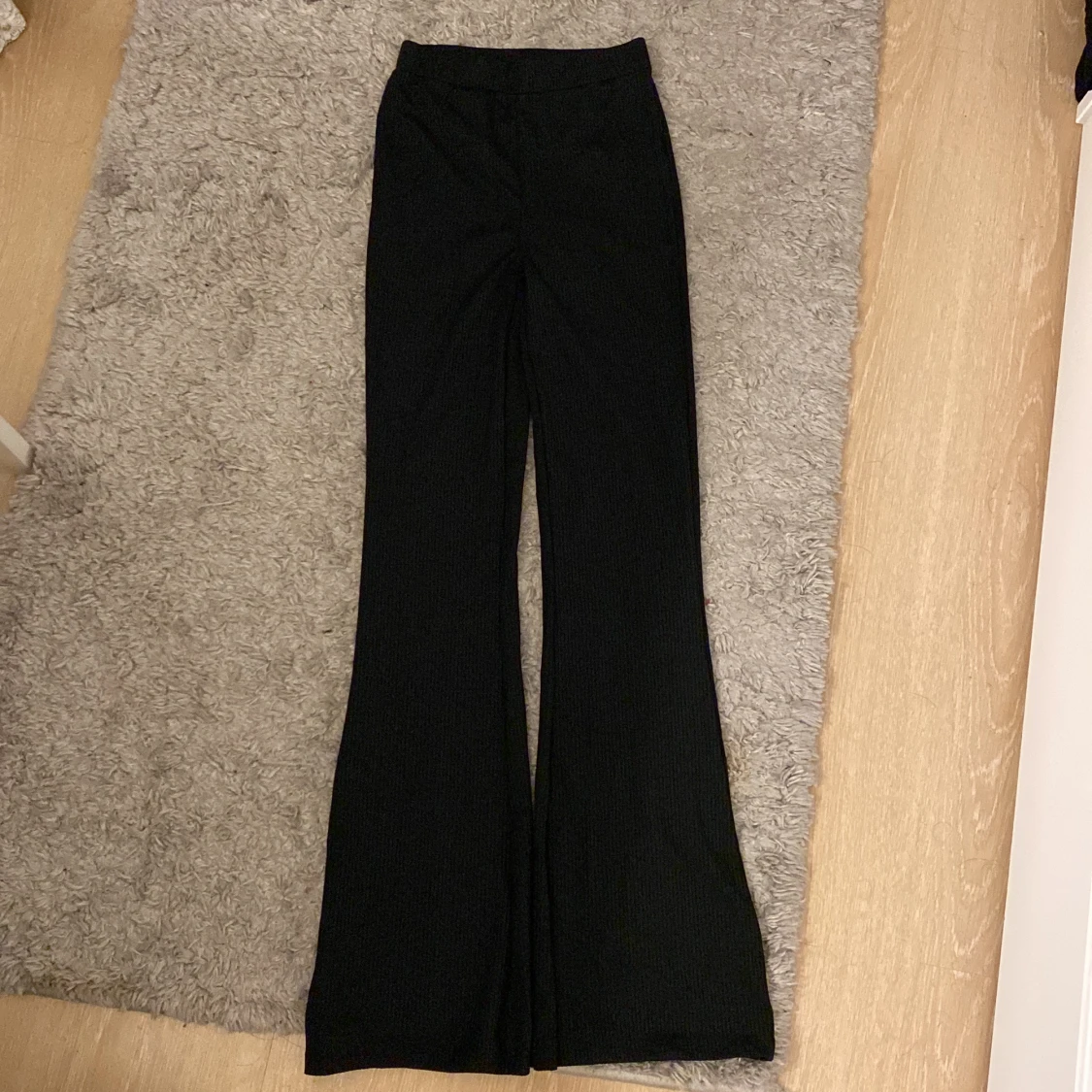 Utsvängda ribbade tights 