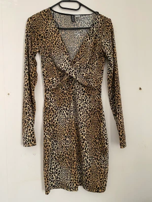 Klänning  - Använd 1 gång