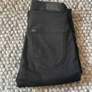 Lee jeans Ivy - Modell:Ivy  Jeans i nyskick endast använda 3 gånger  Nypris: 999kr