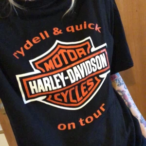 Harley Davidson tshirt - Aldrig använd  Köpt secondhand  Ser helt ny ut har bara tvättat den
