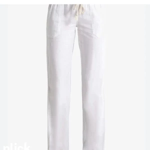 linnebyxor roxy - Hejhej, jag säljer dessa linnebyxor ifrån roxy för 200 kr. Billligt pris därav jag haft byxorna ett tag. Kan mötas upp eller fraktas.