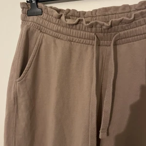 Mjukisbyxa med raka ben - Bra skick 