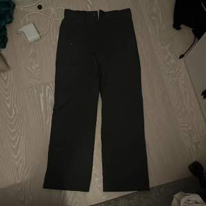 Säljer dessa Dickies 874 original fit byxor. De är nästan helt oanvända 