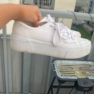 Vita skor - Vita från HM storlek 37