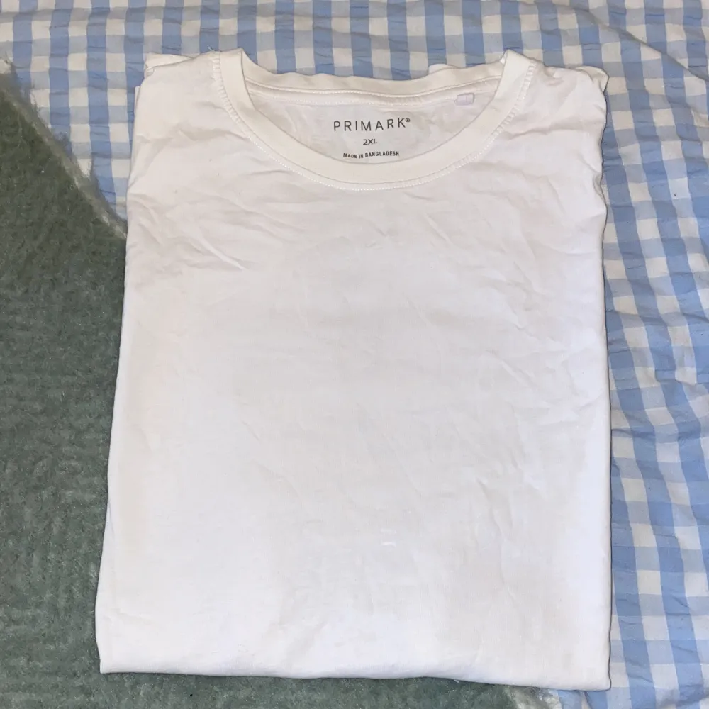 Helt ny vit t-shirt i storlek 2xl från Primark. T-shirts.