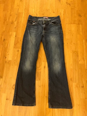 bootcut jeans - innerben 80 kan fixa midjemått och fler bilder💕
