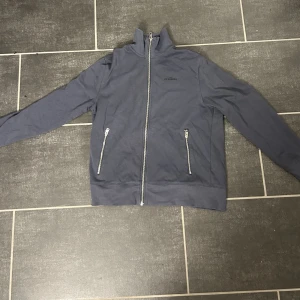 Zip sweatshirt  - Väldigt fin tröja, inga slitage 