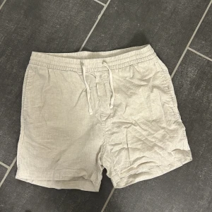 Linne shorts  - Har 3 st likadana linneshort från 157 aldrig använda