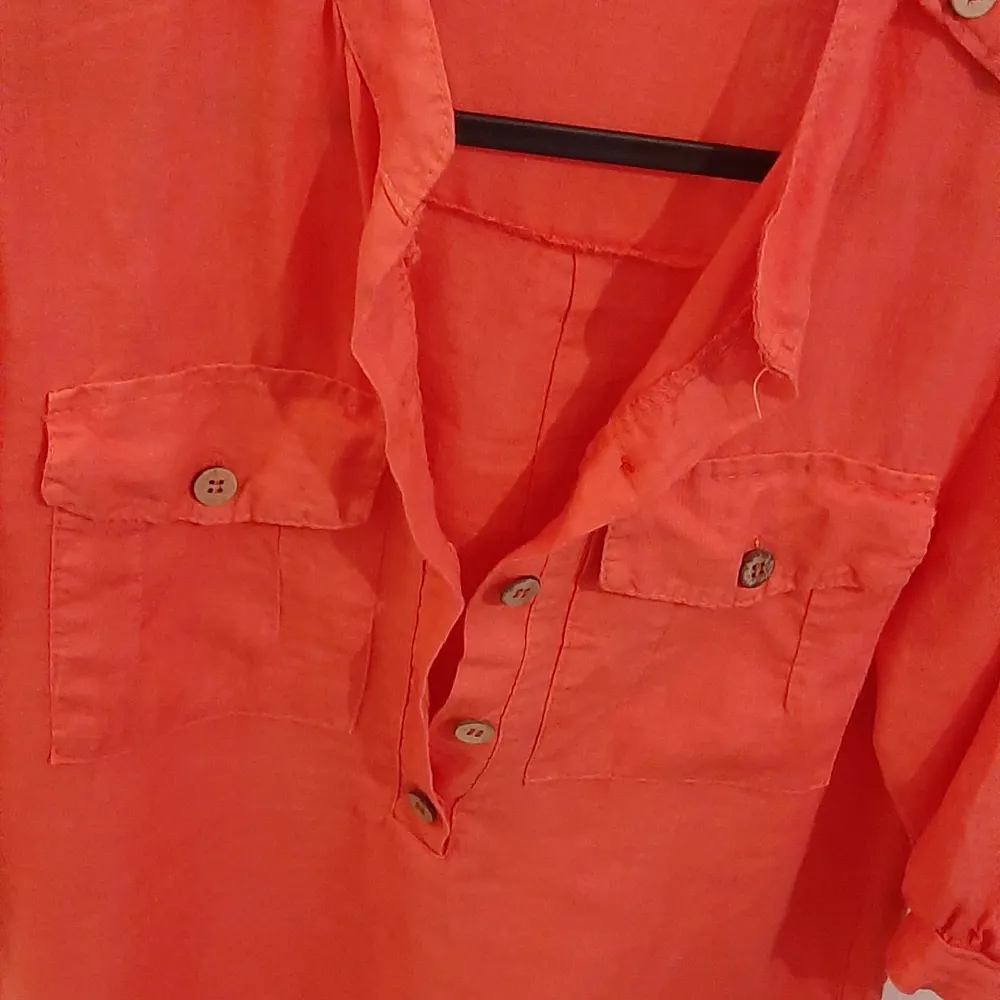 Underbar röd/orange färg. St 36 För liten så den är endast anvämd två gånger. I linne.. Klänningar.
