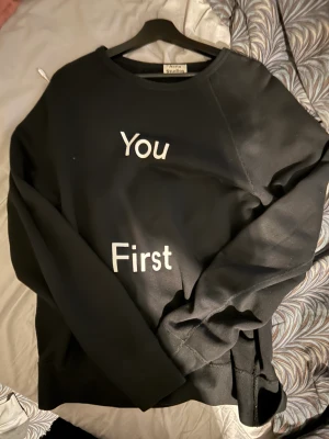Acne Studios “You First” Tröja - Acne Studios ”You First” Tröja  Storlek M, true to size  Väldigt Bra skick  Pris kan diskuteras 