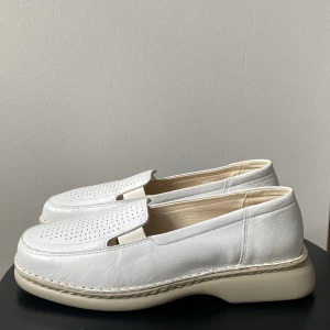 Loafers - Sjukt snygga loafers. Aldrig använda. Står storlek 41 men skulle uppskatta dom som små i storleken och mer som en storlek 40. Skokartong medföljer.✨