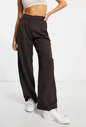 Byxor Monki - Byxor från Monki i brunt. Använda ett fåtal gånger. 