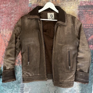 Skinnjacka  - Passar Xs- S - M beroende på vilken passform man gillar 