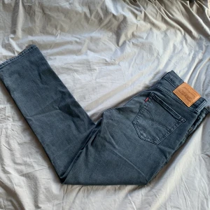 Levi’s jeans  - Helt oanvända Levis 511 jeans. Skick 10/10. Nypris 1200kr mitt pris 500kr. 