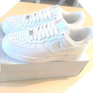 Nike Air Force 1 Stl.44 Box Ingår