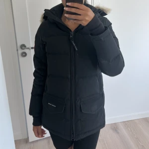 Canada goose solaris parka  - Canada goose Solaris parka 🖤Nypris 7900, mitt pris 4500