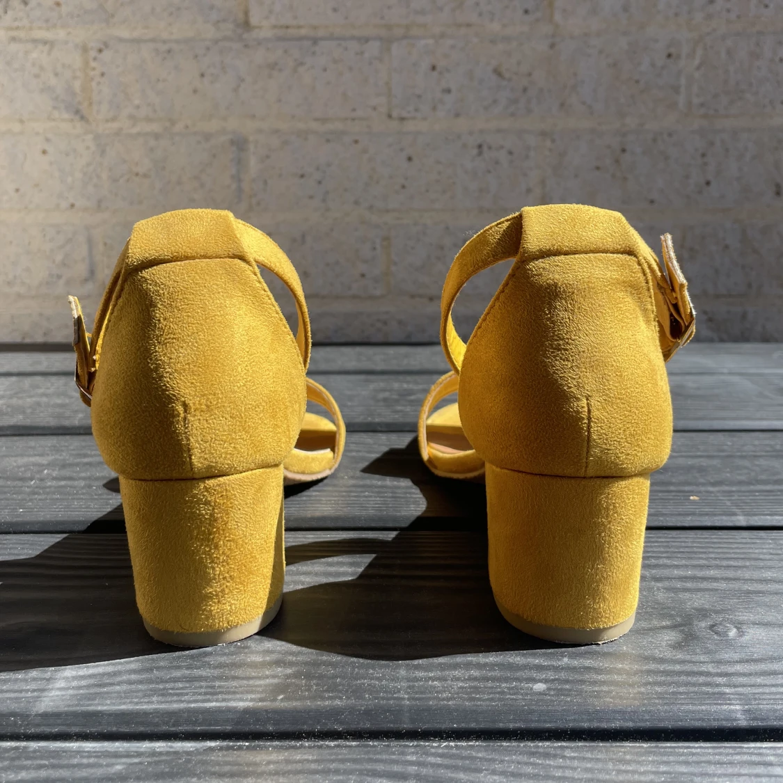 Gula sandaletter Duffy - 24