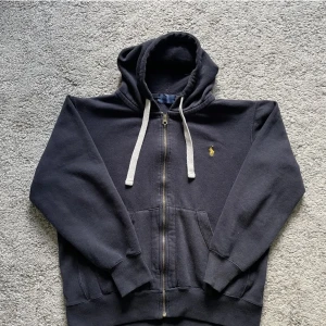 Polo tröja  - Använt ett par gånger vill sälja har nya polo tröjor!