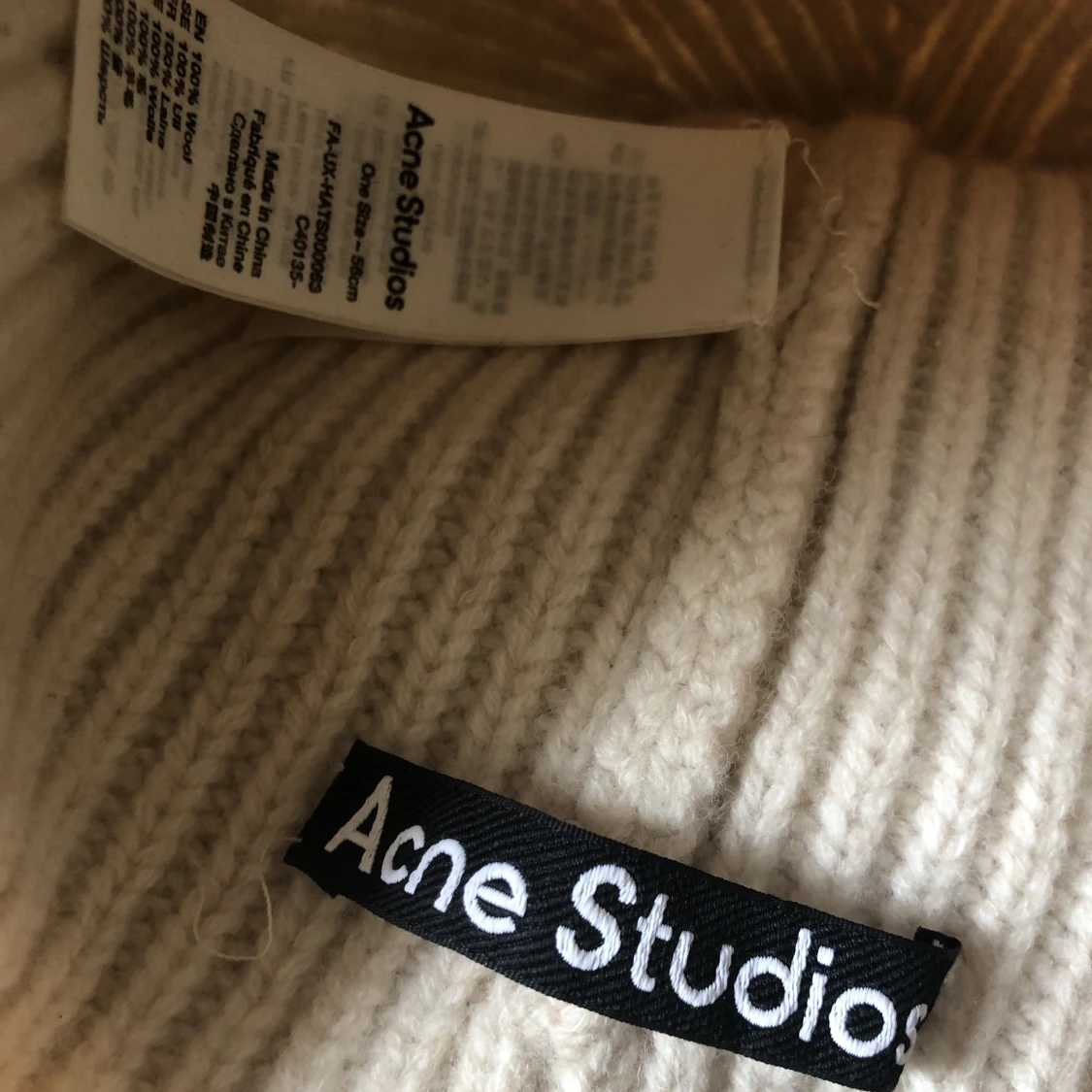 Intressekoll på acne mössa - 90