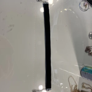 Halsband/choker - Svart choker i typ mocka material