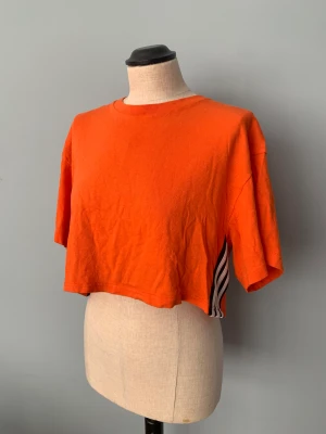 Orange Topp - Orange topp från beyond retro, strlk M. Passar strlk S också!