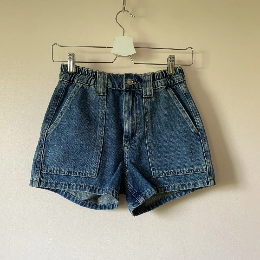 Urban Outfitters retro denim shorts   Storlek xs   Använda en eller två gånger så i toppen skick   . Shorts.