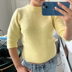 Stickad t-shirt! - Så najs gul stickad t-shirt!