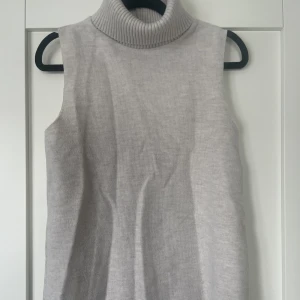 Polotopp - Superfin! Använd endast 1 gång så nyskick! Polotopp från Zara!