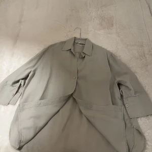 Zara blus i linne - Blus från Zara i nyskick lite vid/oversize