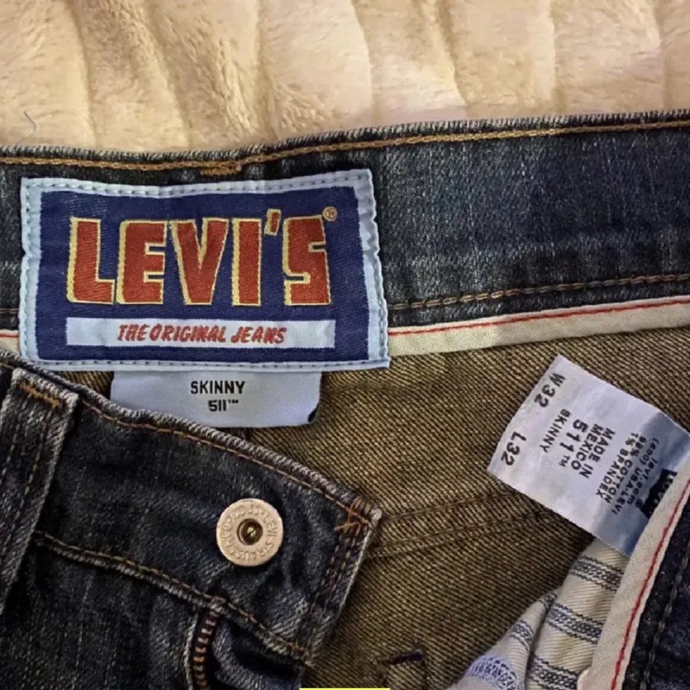 Säljer vidare dehär vintage Levis lågmidjade jeansen, jätte fina men passade inte mig!(lånade bilder. Jeans & Byxor.
