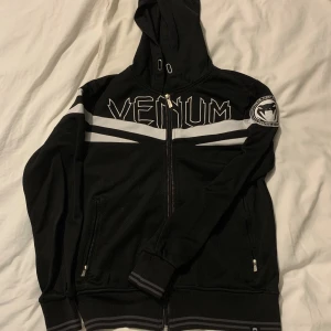 Venum kofta - Storlek XS kan passa S också. Säljer då den är alldeles för liten på mig nu.