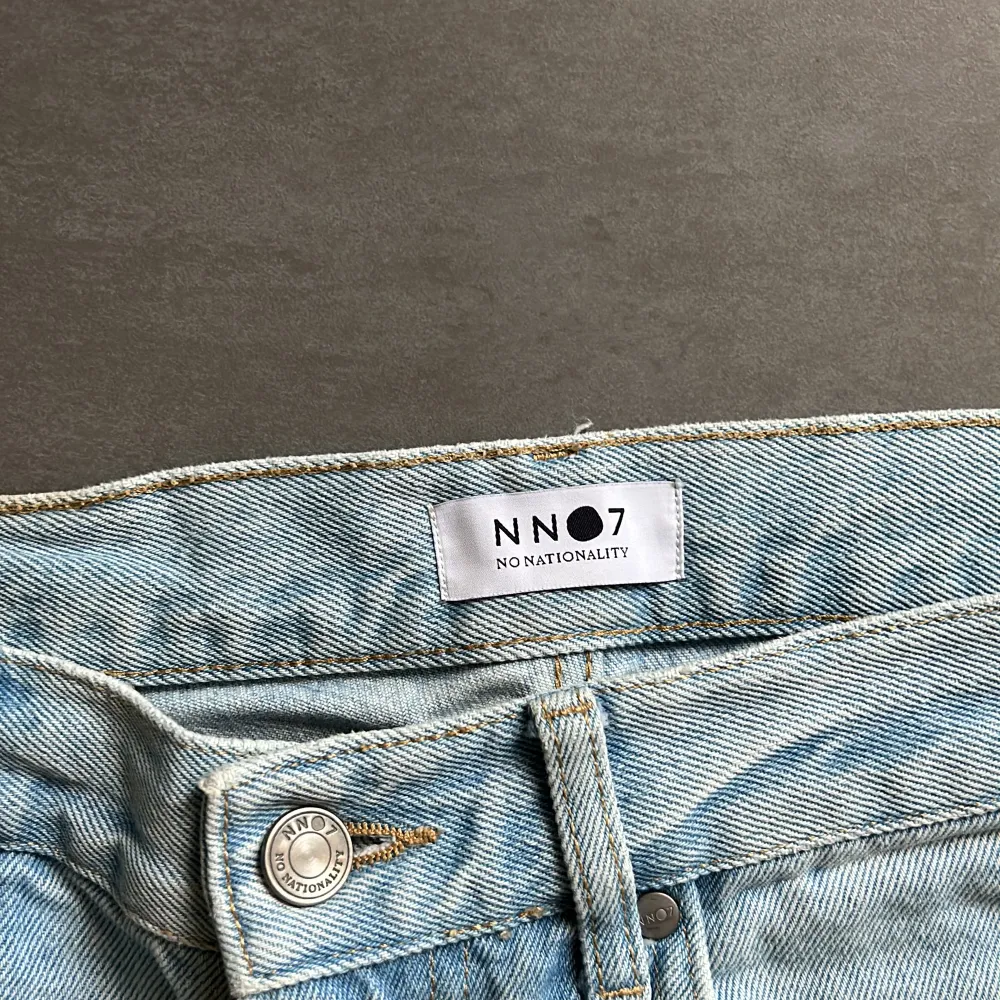 NN07 jeans köpta på NK storlek 31/32 Sparsamt använda och finns inga skador Nypris 1499. Jeans & Byxor.