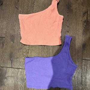 Magtröja - Magtröjor i stl S Använda men i bra skick! Inte riktigt min stil längre. En tröja för 75kr båda för 100. Från shein  