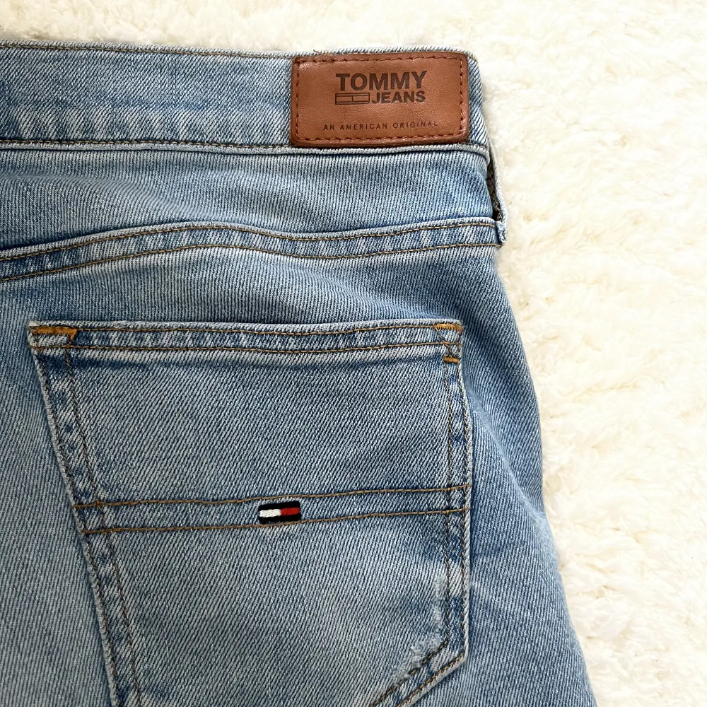 Tommy hilfiger jeans, super fint skick 💗. Jeans & Byxor.