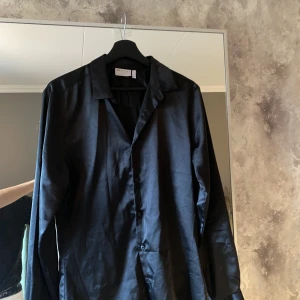 Silkes sjkorta  - Silkes shorts från ASOS använd få talet gånger, fint skick 