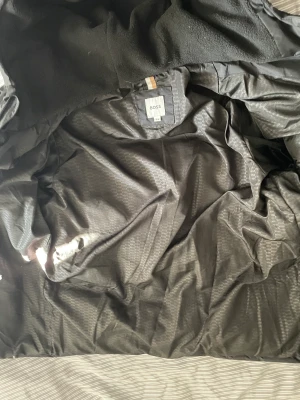 BOSS Jacka  - Boss jacka, 9/10 sick typ aldrig använt den, varm och vattentät och snygg (kan diskutera pris privat)