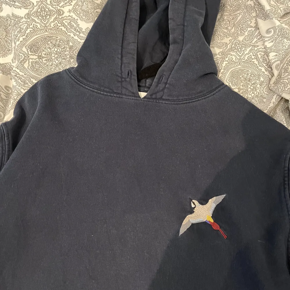 Säljer den pga att den blivit för liten. Köpt för 1800 på NK, kollektionen finns heller inte mer.  Strlk: S  Pris: 1100 (kan diskuteras)  Skriv för fler bilder eller frågor.. Hoodies.