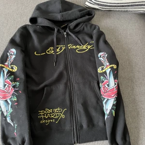 Ed hardy hoodie  - säljer min ed hardy hoodie som inte kommer till användning, Kom gärna med prisförslag 🙏🙏‼️‼️