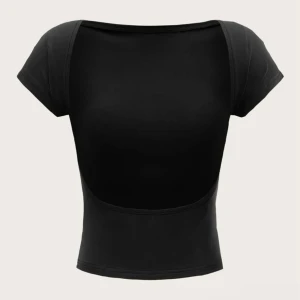 Tshirt med öppen rygg - Superskönt tshirt från shein med öppen rygg, strl S  Aldeig använd!