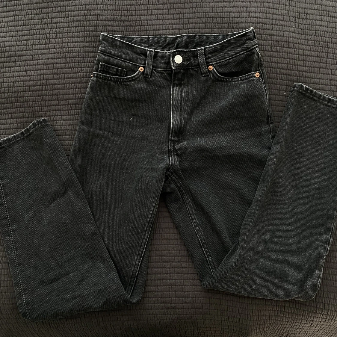 Gråsvarta jeans - Monki 