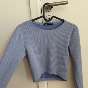 Zara top - Fin blå top! Fint skick 