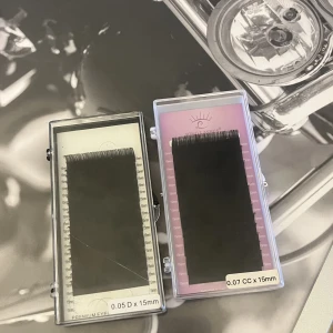 Singelfransar  - Båda köpes tillsammans. I ens förpackningen är två rader tagna. Annars helt orörda