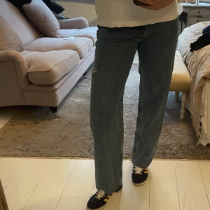 Blå Jeans - As najs blåa wideleg jeans!💙  I väldigt gott skick då använts några få gånger..😁